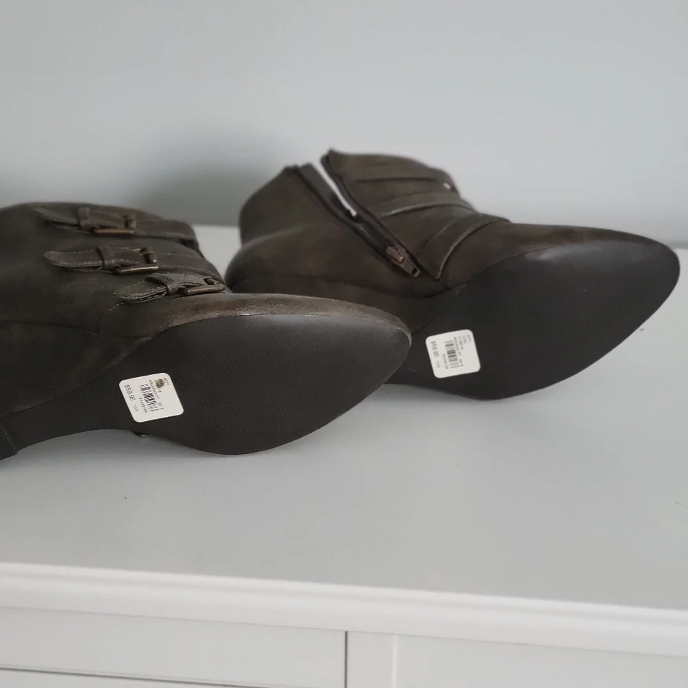 ✨️ BOGO Free ✨️Wedge ankle booties - Picture 4 of 5